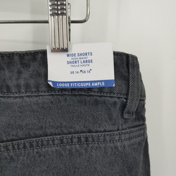 H & M  loose fit shorts - Picture 5 of 6